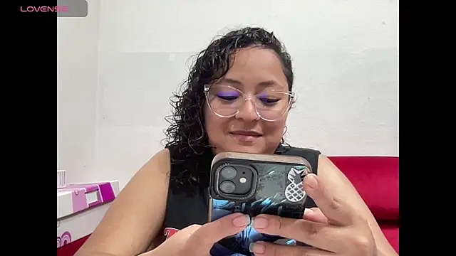 Sophiaburton online show from 09.18.25