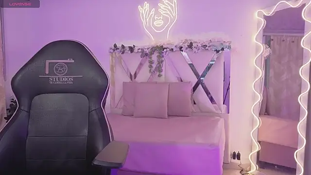 ZURY TAY online show from 04.17.26