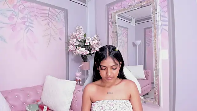 Snapshot of Jessgarcia_ chatting on 10.11.25 Jessgarcia online show from 10.11.25