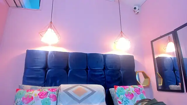 Snapshot of neferet_opal chatting on 02.14.26 neferet opal online show from 02.14.26
