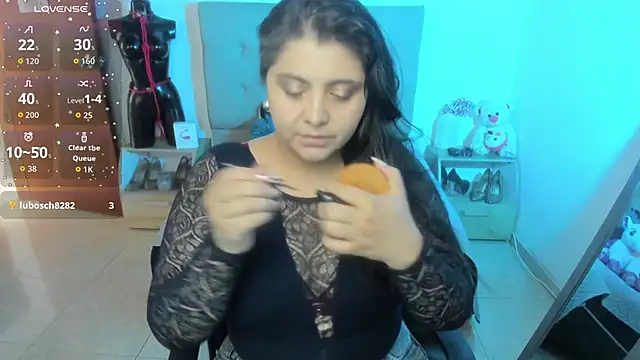 TifanyAmazinng online show from 12.18.25