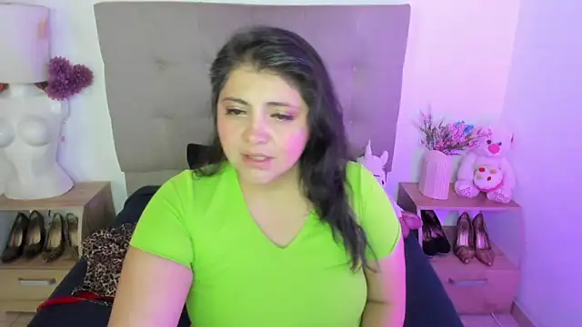 TifanyAmazinng online show from 04.13.26