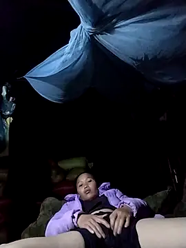 Snapshot of PhamPm70 chatting on 11.03.25 PhamPm70 online show from 11.03.25