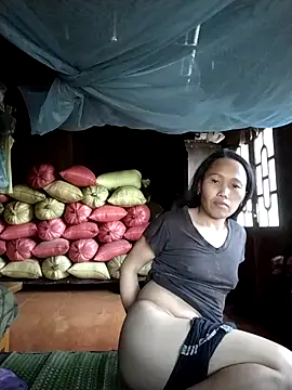 Snapshot of PhamPm70 chatting on 11.13.25 PhamPm70 online show from 11.13.25