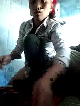 Snapshot of PhamPm70 chatting on 11.27.25 PhamPm70 online show from 11.27.25