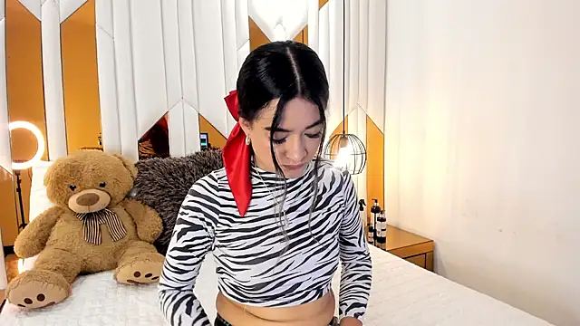 ValeriaPrado online show from 10.27.25