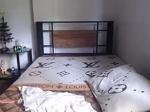 Prettysweetmum online show from 02.04.26