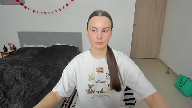 Snapshot of Kelly_Cartier chatting on 02.17.26 Kelly Cartier online show from 02.17.26