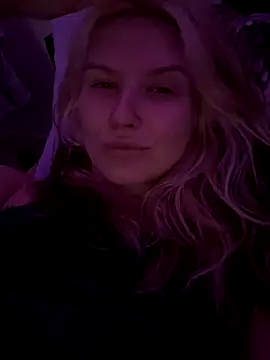 Snapshot of EileenKenner chatting on 10.16.25 EileenKenner online show from 10.16.25