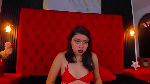 Snapshot of Xzatella chatting on 09.19.25 Xzatella online show from 09.19.25