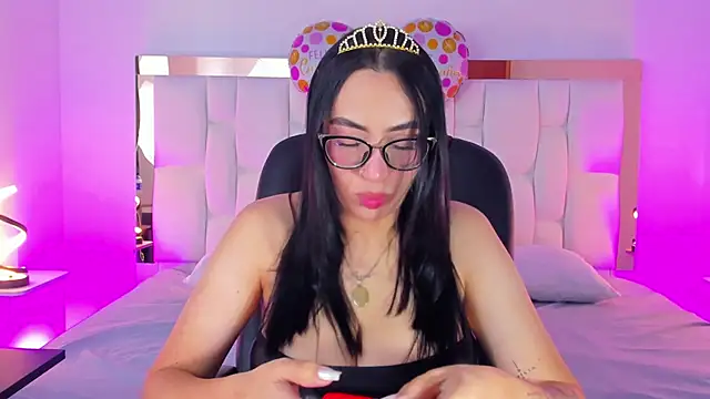 Snapshot of Camille_Juicy chatting on 09.17.25 Camille Juicy online show from 09.17.25