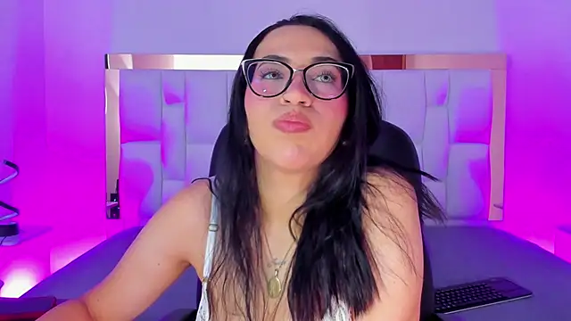 Snapshot of Camille_Juicy chatting on 09.18.25 Camille Juicy online show from 09.18.25