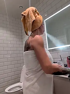 sexygilf82 online show from 11.13.25