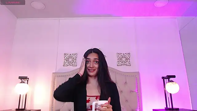 Snapshot of Leilani- chatting on 10.14.25 Leilani- online show from 10.14.25