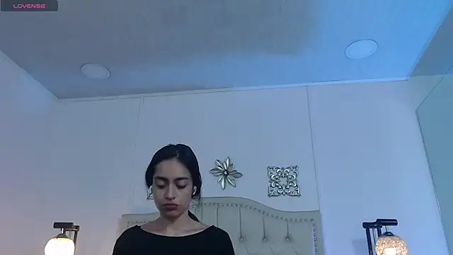 Snapshot of Leilani- chatting on 10.21.25 Leilani- online show from 10.21.25