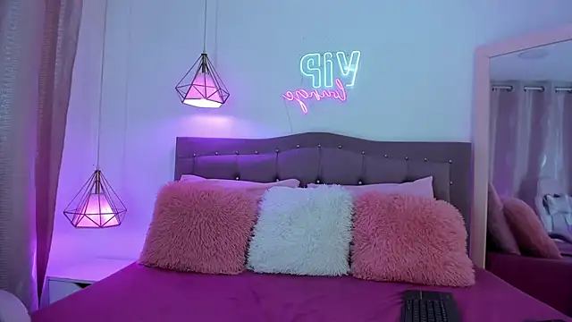 Sophie stars online show from 09.09.25