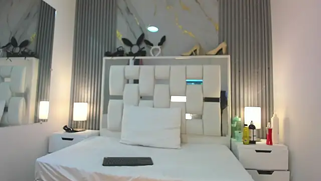 VanessaHard as online show from 10.31.25