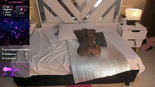 VanessaHard as online show from 11.22.25