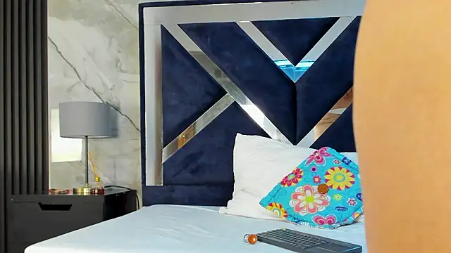 VanessaHard as online show from 01.17.26