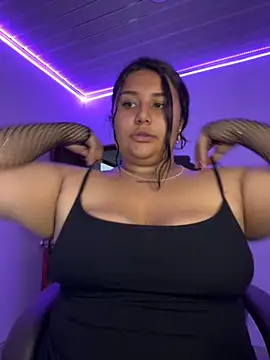 Snapshot of Nicky-222 chatting on 12.04.25 Nicky-222 online show from 12.04.25