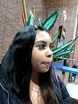 Snapshot of theLayla_DH chatting on 10.16.25 theLayla DH online show from 10.16.25