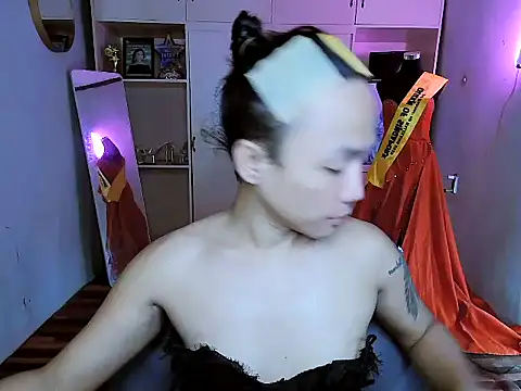 YourNikkieXxx online show from 10.21.25