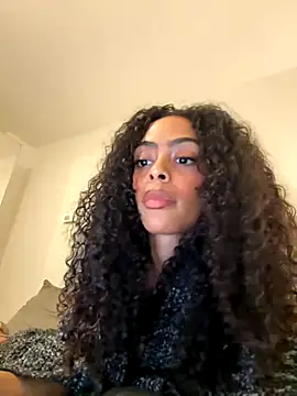 Snapshot of yasmingarcia chatting on 11.03.25 yasmingarcia online show from 11.03.25