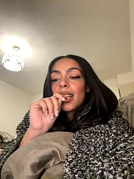 Snapshot of yasmingarcia chatting on 11.20.25 yasmingarcia online show from 11.20.25