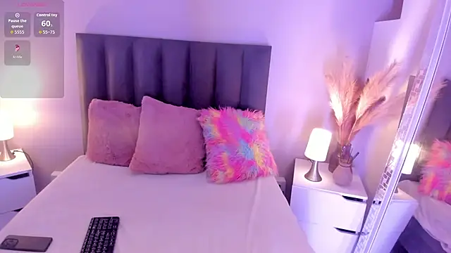 KendraChavez  online show from 11.25.25