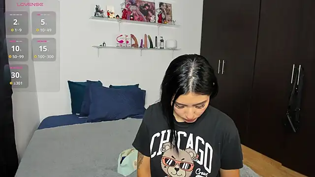 Snapshot of marianaandvalen chatting on 10.03.25 marianaandvalen online show from 10.03.25