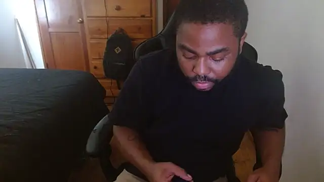 Snapshot of Breadwinnah chatting on 10.19.25 Breadwinnah online show from 10.19.25