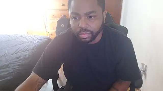 Snapshot of Breadwinnah chatting on 10.20.25 Breadwinnah online show from 10.20.25
