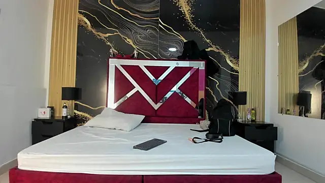 VioletRose as online show from 11.15.25