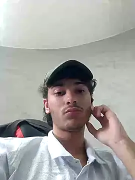 Snapshot of zyonboy1 chatting on 10.01.25 zyonboy1 online show from 10.01.25