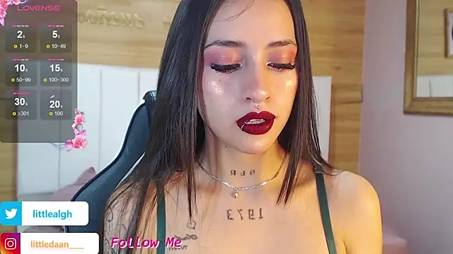 Abril Velvet a  online show from 11.06.25