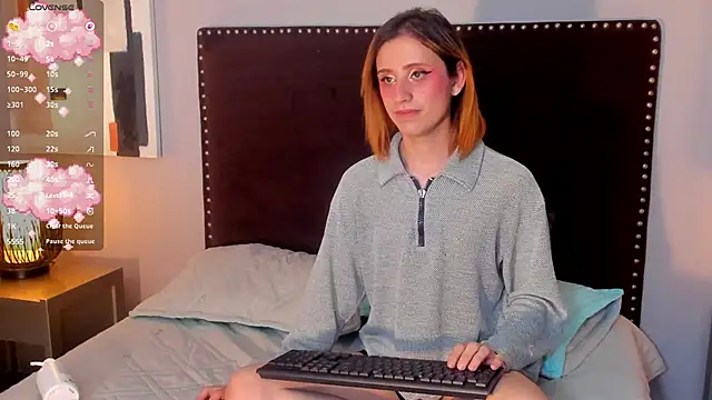 Snapshot of seraphine_star chatting on 02.01.26 seraphine star online show from 02.01.26