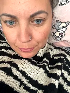 Snapshot of DeboraGaia chatting on 09.30.25 DeboraGaia online show from 09.30.25