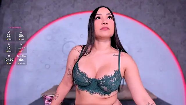 ReinaChloe online show from 12.19.25