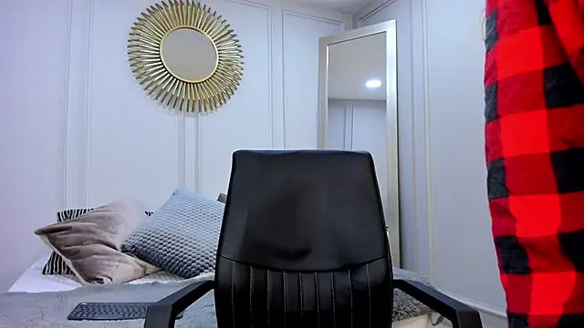 Snapshot of CharlotteBrownn_ chatting on 11.30.25 CharlotteBrownn online show from 11.30.25