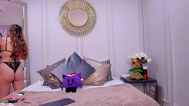 Snapshot of CharlotteBrownn_ chatting on 12.17.25 CharlotteBrownn online show from 12.17.25