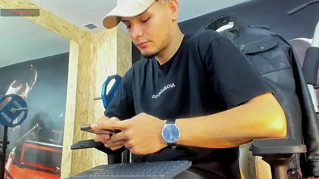 Snapshot of AlessandroKiing chatting on 09.16.25 AlessandroKiing online show from 09.16.25