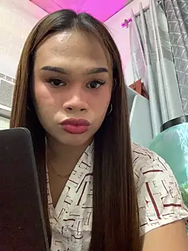 Essie 08 online show from 12.17.25