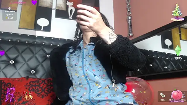 Snapshot of Engeelll chatting on 12.16.25 Engeelll online show from 12.16.25