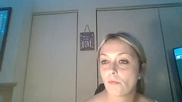 Candykissesxoxo online show from 10.11.25