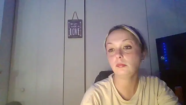 Candykissesxoxo online show from 10.12.25