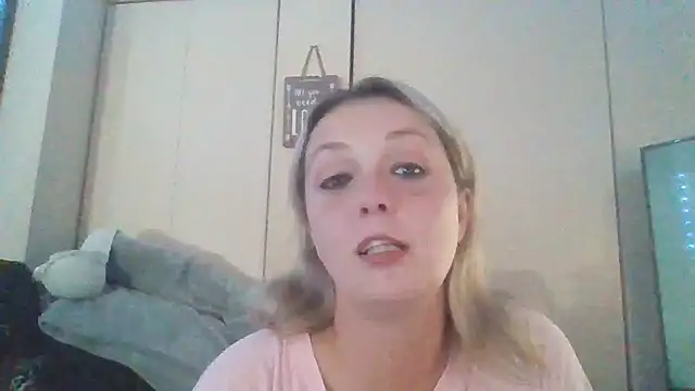 Candykissesxoxo online show from 11.02.25