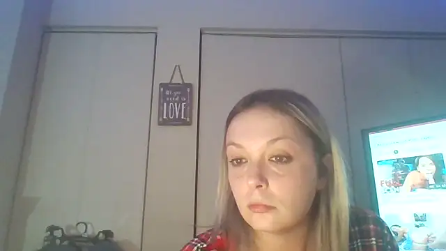 Candykissesxoxo online show from 12.23.25