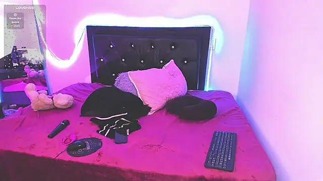 samiacooper25 online show from 11.26.25