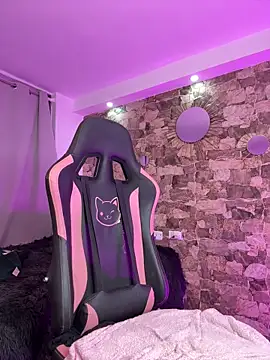 samiacooper25 online show from 04.15.26