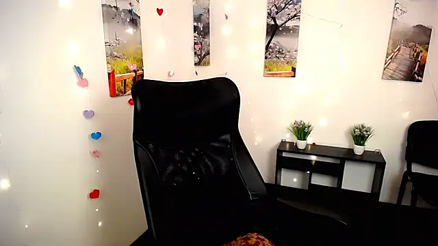 PeppyMia online show from 11.04.25